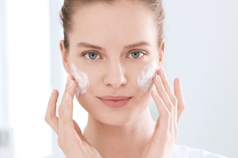 Как правильно ухаживать за чувствительной кожей лица?